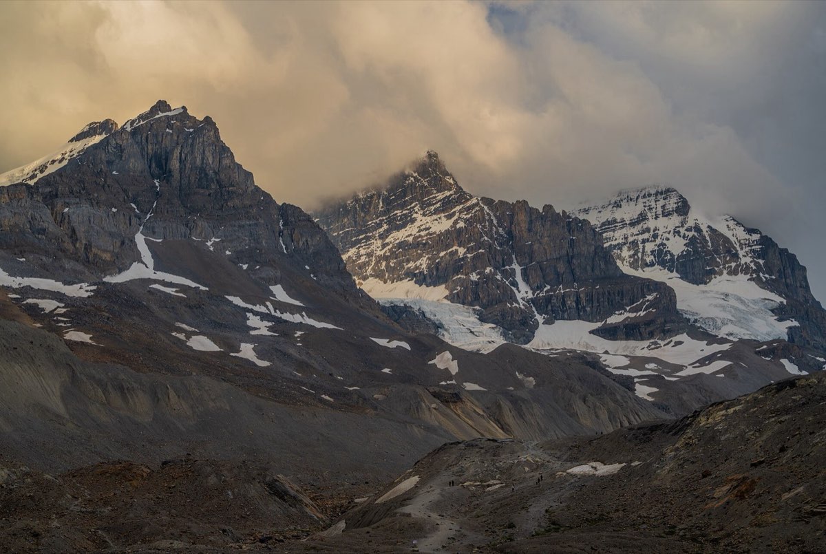 A wide mountain valley with a turquoise river in Jasper National Park